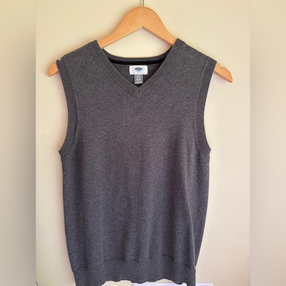 Gray Sleeveless Sweater Vest